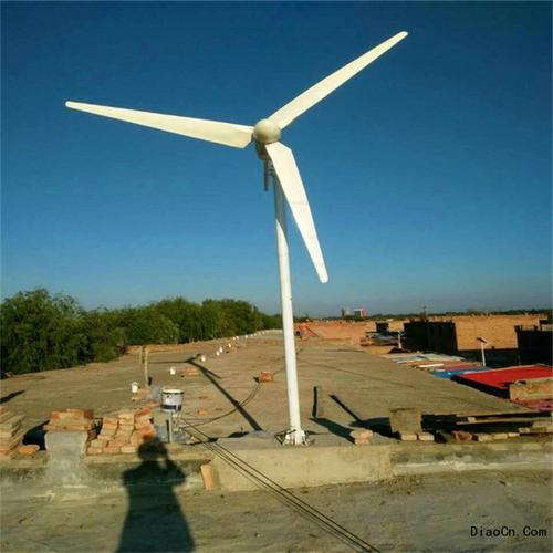 风力发电机组吊装图片广西浦北风电项目首台风力发电机组顺利完成吊装